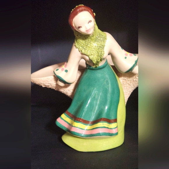 Kaye Of Hollywood Charming Green and Cream Ceramic Figurine Planter#3151